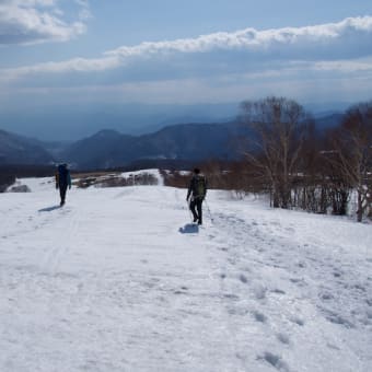 残雪の四阿山へ。