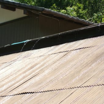 屋根から水を流して