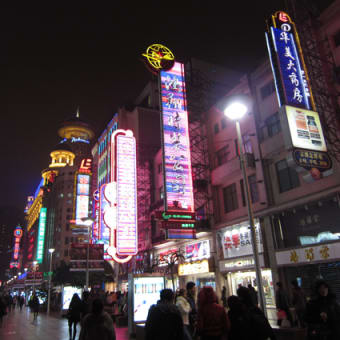 上海の夜の雨