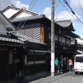 比叡山の麓の坂本と言えば比叡山の里坊や日吉神社など有名な神社仏閣が並びますが穴太衆の積んだ石垣の連なる古民家の町並みも魅力的です