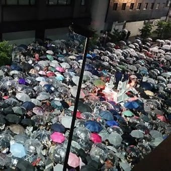 雨の隅田川花火大会