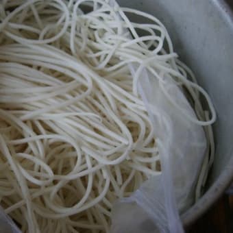 雲南省の米で作った麺=餌塊絲