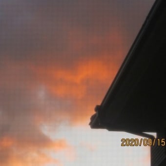 Crimson(Dark Red) Clouds in the morning： あかね雲