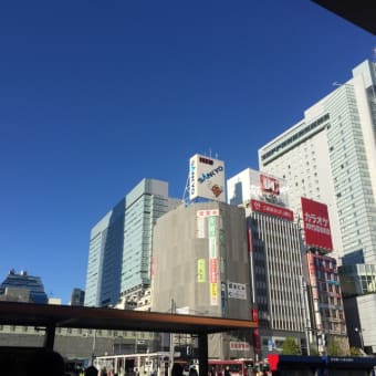 今朝の山手線と渋谷の空