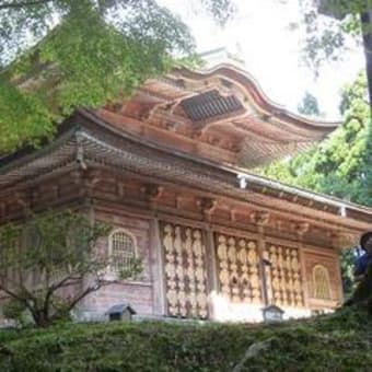 木の家とレンガの家 日本の四季