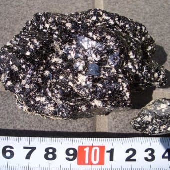 岩石……鉱物？