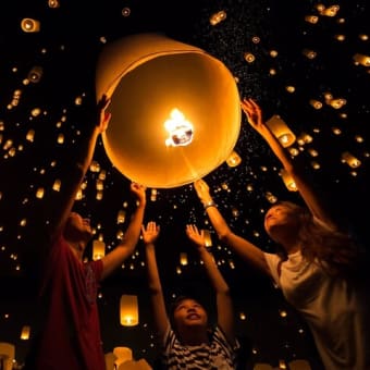 「世界の祭り⑳」タイ「イーペン祭り」 ～写真と短歌で綴る世界文化紀行