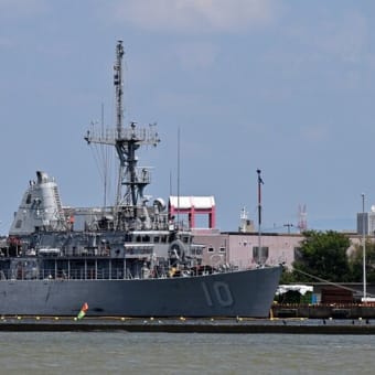 米軍掃海艇寄港