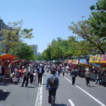 連休中の中之島祭り