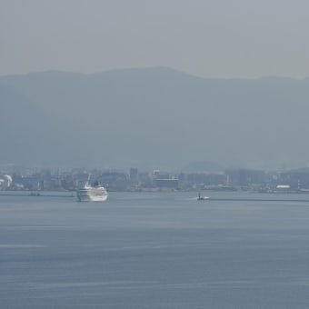 博多港にバラバラですが、客船が３隻入り！！！