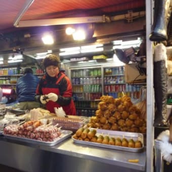 露店とはいえない屋台ともいえない軒先店舗