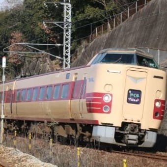 岡山の列車（国鉄色特急やくも）