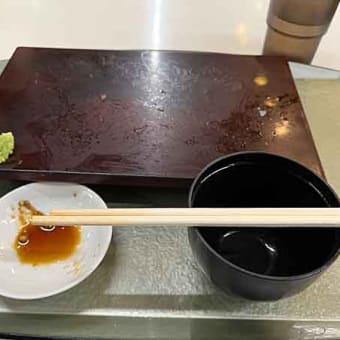 柳橋市場の人気店「地魚食堂 てるてる」の名物・地魚寿司定食！