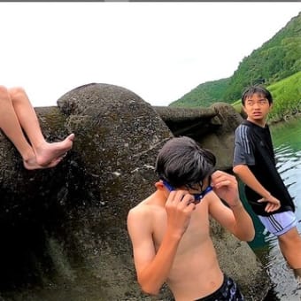 四万十川でスキンダイビング skin diving　一斗俵沈下橋