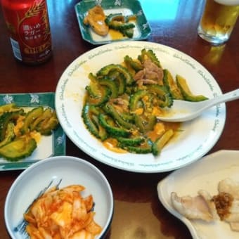 牛ホルモンとゴーヤチャンプルー