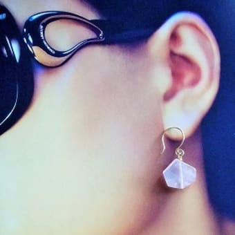 ローズクオーツのイヤリング　Rose Quarts Hexagonal Earring