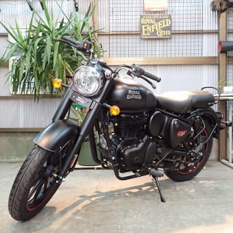 2024年モデルの新車です！人気のCOLOR！RE CLASSIC350 Dark StealthBlack！マットブラックに赤いGTラインが素敵ですね！