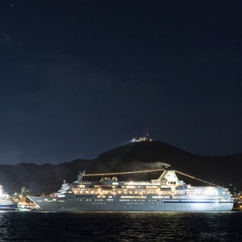 クルーズ客船出港