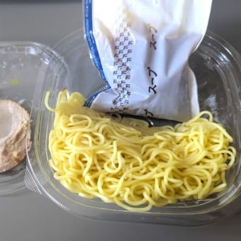 八麺会公認『冷たい八王子ラーメン』＠セブンイレブン　本当に八王子ラーメンを感じるブラックな冷たいラーメン！
