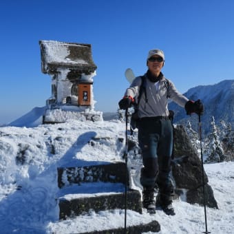 根子岳スキー登山　登頂記念撮影　（毎回必ずしも撮影ではない）