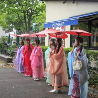 名古屋城に現れた美女6人