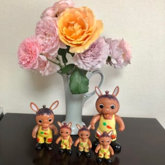 ロバくんと花瓶に薔薇を飾ったよ