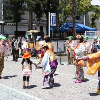 土佐一條公家行列、　藤祭り　（その３　佐川チンドンの登場）