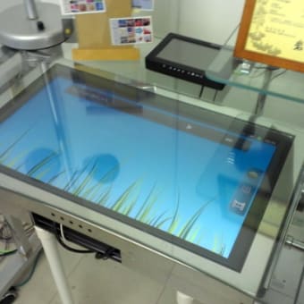 タッチパネルデジタルサイネージハードウェアshowroom展示製品