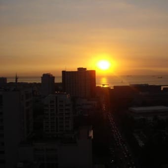 マニラ湾に沈む夕日