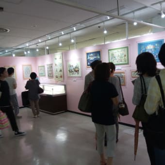 私の針仕事展　　怪しい人
