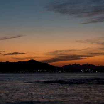 秋空と函館山と夕陽
