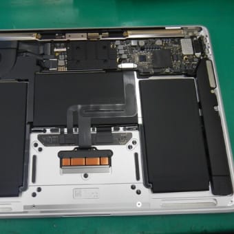 MacBook Airバッテリ交換依頼受け付けております。