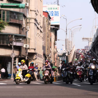 台湾らしいものって何だろう。ー君は朝7時の台北橋のバイクの群れを見たか。