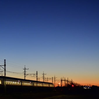 東武伊勢崎線・昨日も綺麗な夜明け空でした！！