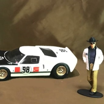 1/18 キャロル・シェルビー（白ジャケット）　1/18 Carrol Shelby (Another Version) 