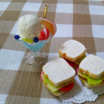 サンドウィッチとソーダのパフェ☆