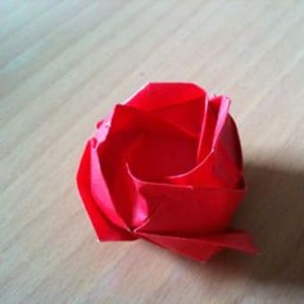 折り紙で 薔薇 を折る １枚の紙で折る快感は宇宙のファンタジー 橋本治とナンシー関のいない世界で