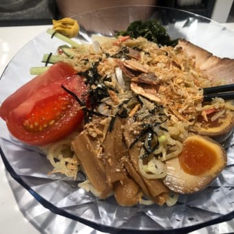北海道ラーメンみそ熊です冷やし中華と半チャーハンがマイランチ。