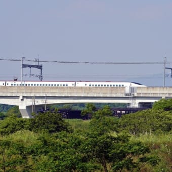 梅雨の晴れ間に　別の場所で新幹線とSL人吉