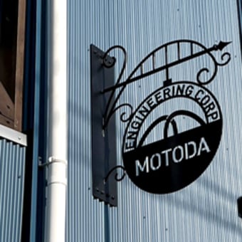 熊本県 / 「ENGINEERING CORP MOTODA」様のブラケット看板（突き出し看板）（設置後のお写真）