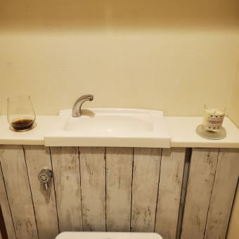 日光浴も終わりトイレで過ごす
