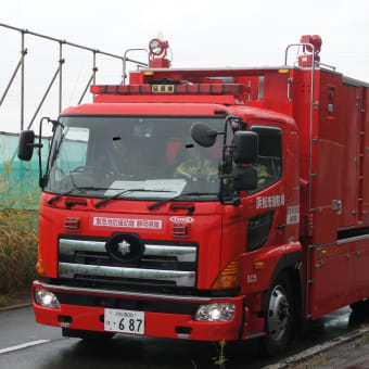 浜松市消防局　遠距離送水システム　ホース延長車と送水車