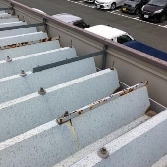 板金屋根か外壁からの雨漏り補修