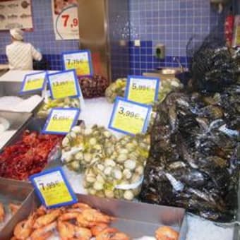 スペイン旅行４５　サンティアゴのマーケット　ムール貝