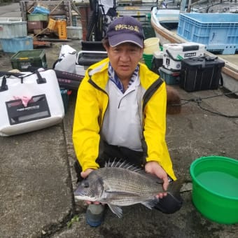 ９月１１日　イカダ釣り貞丸