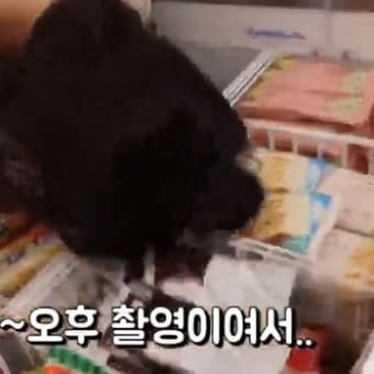 韓国人男女が大阪のファミリーマートで商品のアイスに顔をつけるなど不衛生行為　動画を自ら投稿