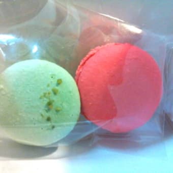 ◆ケ・モンテベロ／ピスターシュ＆フランボワーズ（マカロン）◆