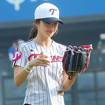 【テヒ画像】 LG-SKが開かれた6月18日蚕室球場で始球式