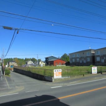 見川町運動公園近くバス停通り角地の広い土地