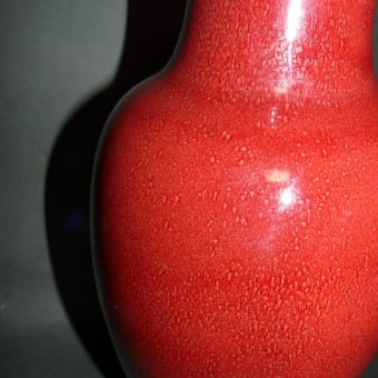 中国景徳鎮製 　印のある壺　 紅釉